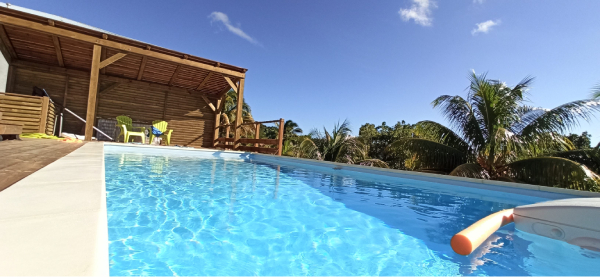 LA VILLA 12 dans la piscine